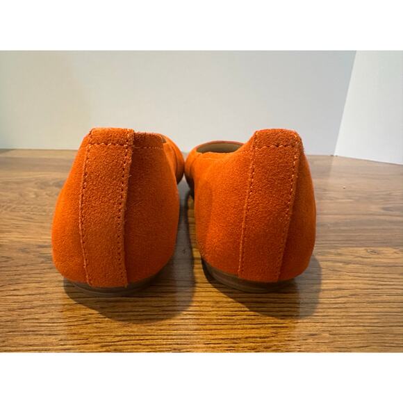 Violet and Red Women's Windsor Suede Flat Orange Size 7 NWOB Bold Footwear - Picture 5 of 9